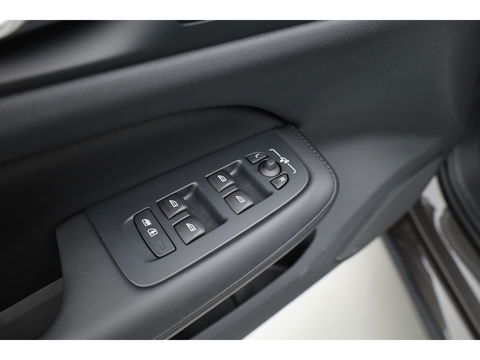 Volvo V60 2.0 T6 Plug-in hybrid AWD Ultra Dark | Pano-dak | Head-up | 360 camera | Leer | Stoel + stuurverw. | Gelamineerd glas |