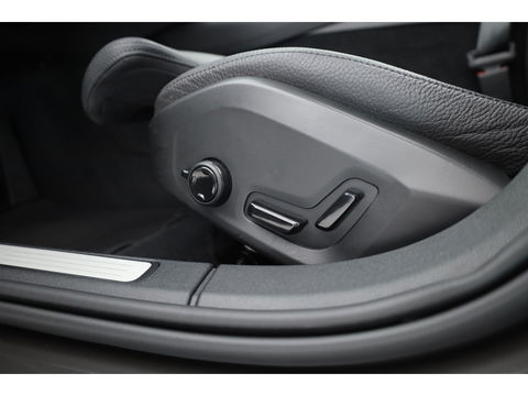 Volvo V60 2.0 T6 Plug-in hybrid AWD Ultra Dark | Pano-dak | Head-up | 360 camera | Leer | Stoel + stuurverw. | Gelamineerd glas |