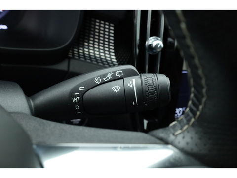 Volvo XC40 2.0 T4 R-Design | Pano | Trekhaak | Lava- interieur | 20 inch | H&K Audio| ACC | Standkachel |