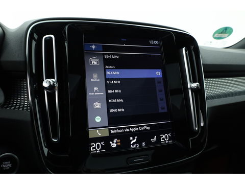 Volvo XC40 2.0 T4 R-Design | Pano | Trekhaak | Lava- interieur | 20 inch | H&K Audio| ACC | Standkachel |