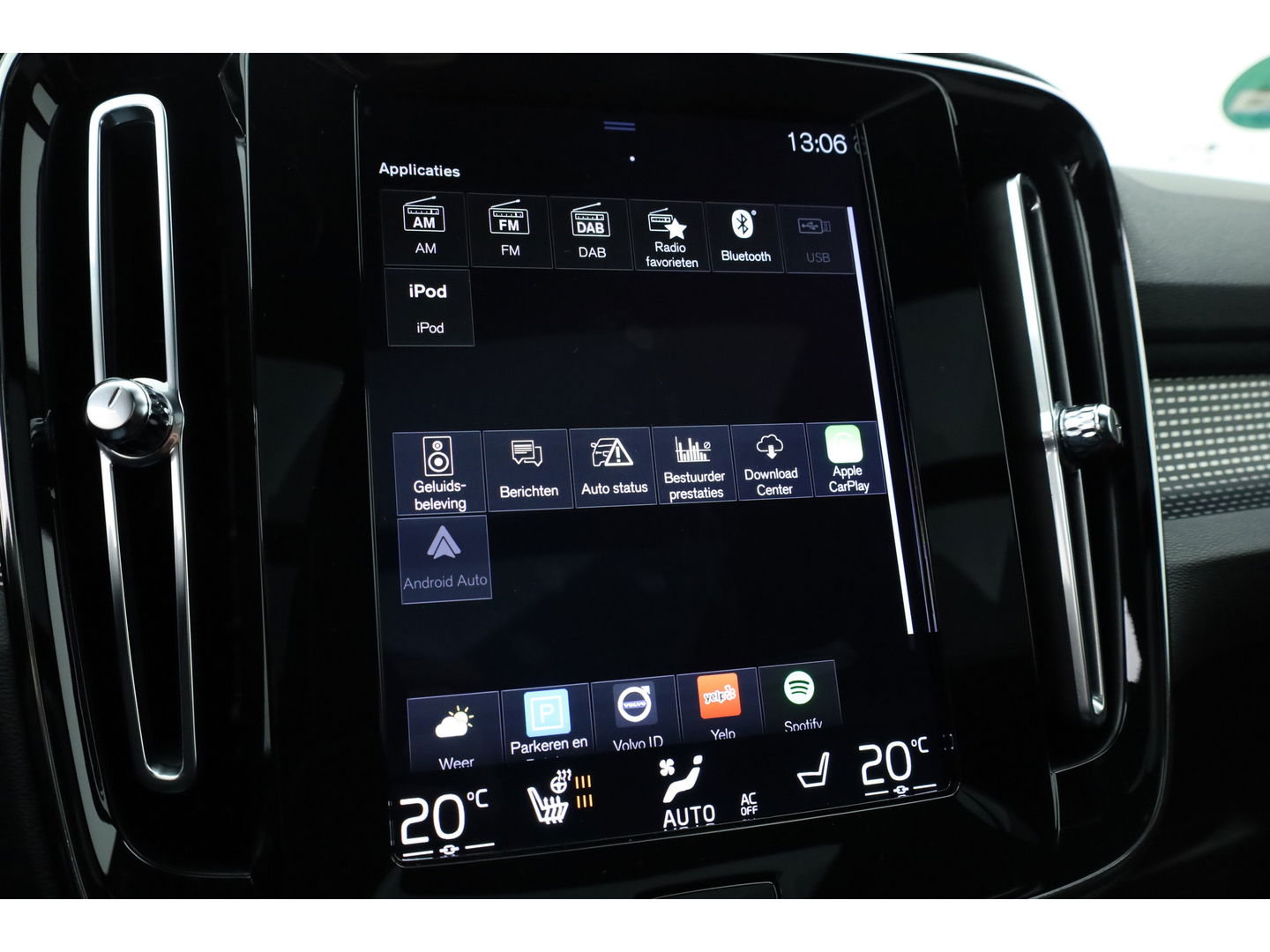 Volvo XC40 2.0 T4 R-Design | Pano | Trekhaak | Lava- interieur | 20 inch | H&K Audio| ACC | Standkachel |