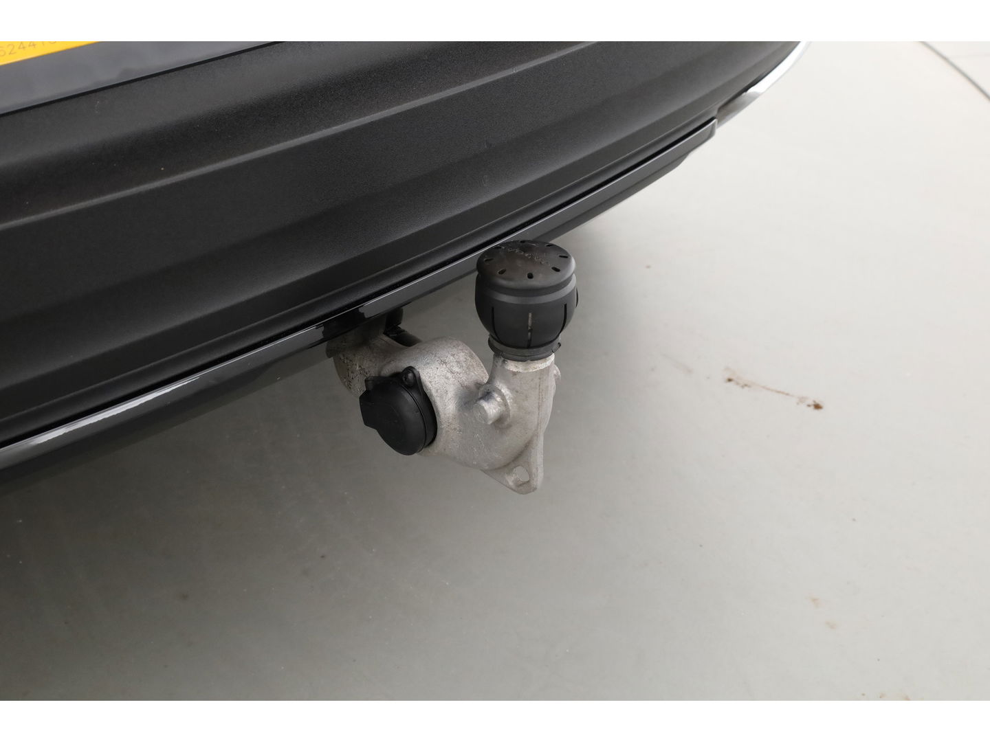 Volvo XC40 2.0 T4 R-Design | Pano | Trekhaak | Lava- interieur | 20 inch | H&K Audio| ACC | Standkachel |