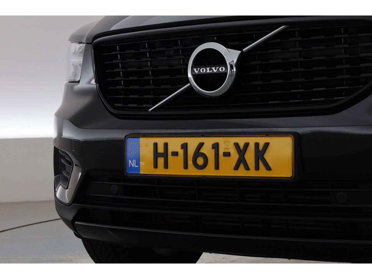 Volvo XC40 2.0 T4 R-Design | Pano | Trekhaak | Lava- interieur | 20 inch | H&K Audio| ACC | Standkachel |