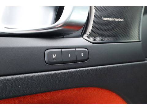 Volvo XC40 2.0 T4 R-Design | Pano | Trekhaak | Lava- interieur | 20 inch | H&K Audio| ACC | Standkachel |