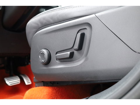 Volvo XC40 2.0 T4 R-Design | Pano | Trekhaak | Lava- interieur | 20 inch | H&K Audio| ACC | Standkachel |