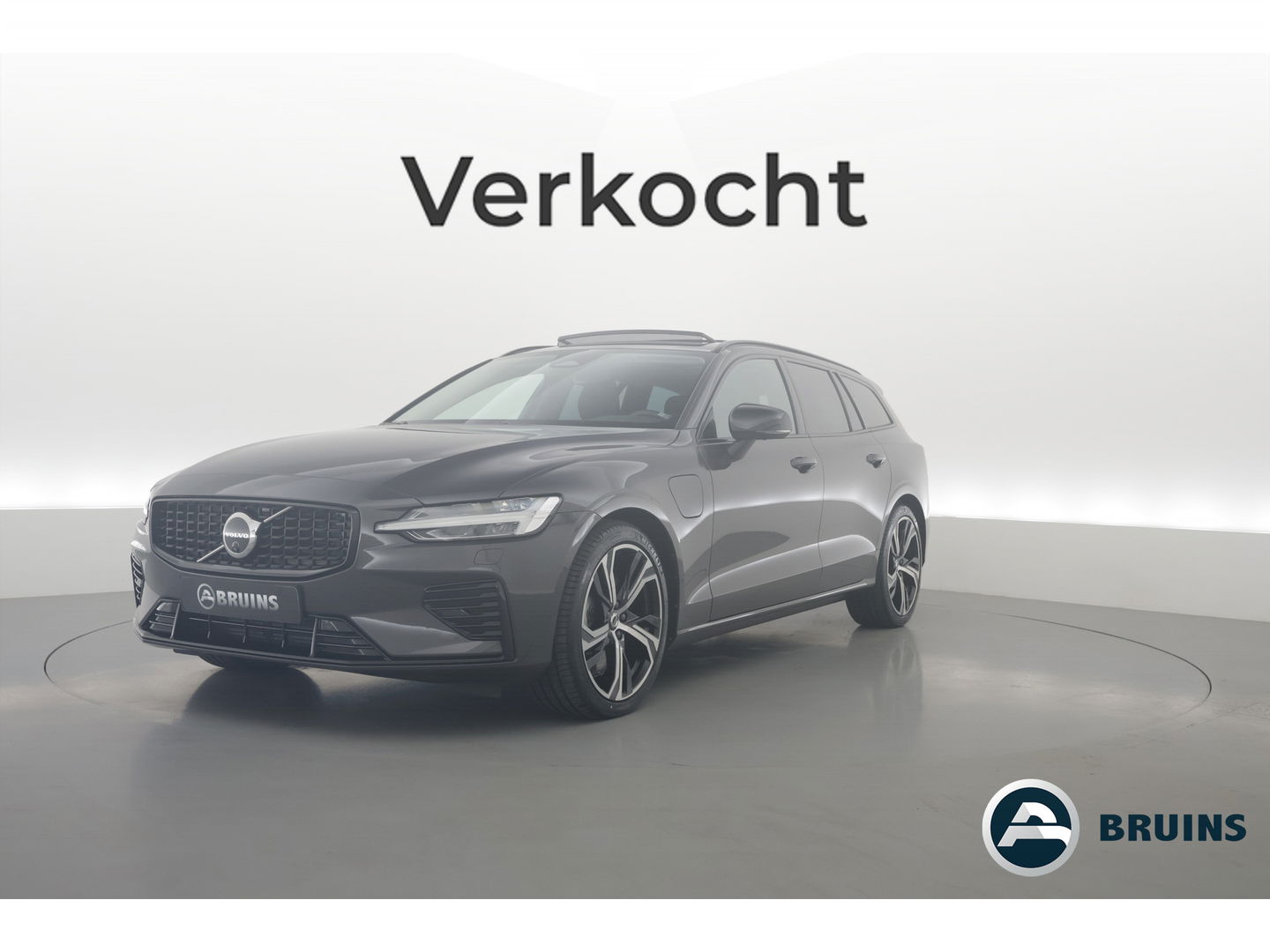 Volvo V60 2.0 T6 Plug-in hybrid AWD Ultra Dark | Pano-dak | Head-up | 360 camera | Leer | Stoel + stuurverw. | Gelamineerd glas |