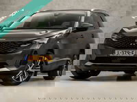 Peugeot 5008 - 1.2 PureTech Allure Sport 7 Persoons (APPLE CARPLAY, GROOT NAVI, 360 CAMERA, LEDER, ADAPTIVE CRUISE, SPORTSTOELEN, ELEK ACHTERKLEP, KEYLESS, GETINT GLAS, SFEERVERLICHTING, NIEUWSTAAT)