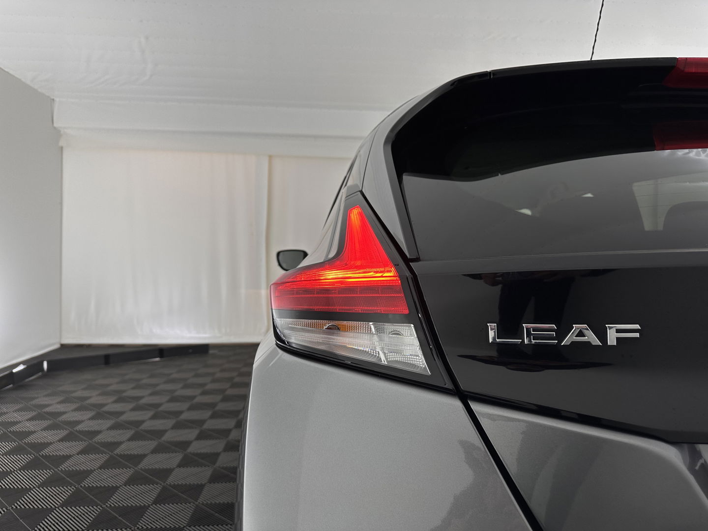 Nissan Leaf N-Connecta 40 kWh {SOH-90%} Aut. *HEATPUMP | ADAPTIVE-CRUISE | NAVI-FULLMAP | TOPVIEW | KEYLESS | BLINDSPOT |  DIGI-COCKPIT | HEATED-COMFORTSEATS | DAB | PRIVACYGLASS | ECC | PDC | CARPLAY | 17"ALU*