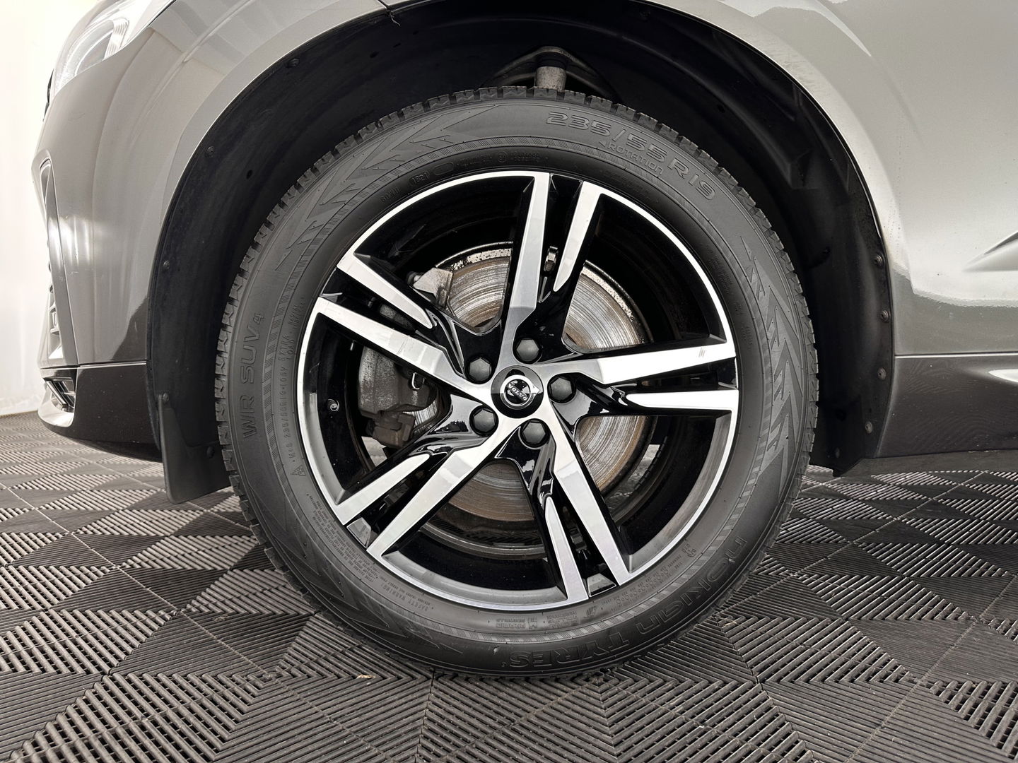 Volvo XC60 2.0 T6 AWD R-Design (Plug-In) (INCL-BTW) Aut. *PANO | LEATHER | FULL-LED | MEMORY-PACK | DIGI-COCKPIT | KEYLESS | CAMERA | BLINDSPOT | HEATED-SPORTSEATS | NAVI-FULLMAP | ECC | PDC | ADAPTIVE-CRUISE | MODEL 2022 | TOWBAR*