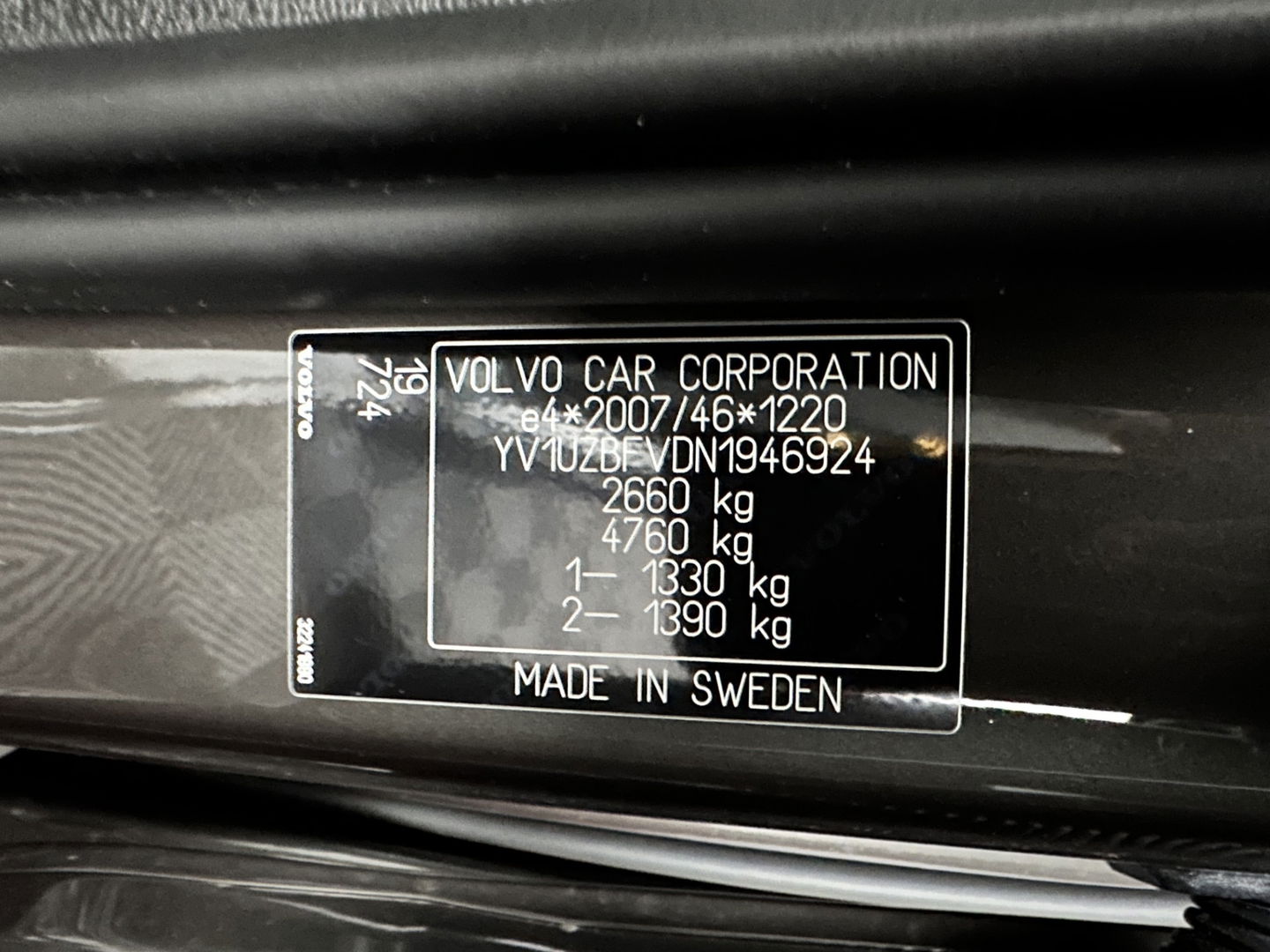 Volvo XC60 2.0 T6 AWD R-Design (Plug-In) (INCL-BTW) Aut. *PANO | LEATHER | FULL-LED | MEMORY-PACK | DIGI-COCKPIT | KEYLESS | CAMERA | BLINDSPOT | HEATED-SPORTSEATS | NAVI-FULLMAP | ECC | PDC | ADAPTIVE-CRUISE | MODEL 2022 | TOWBAR*