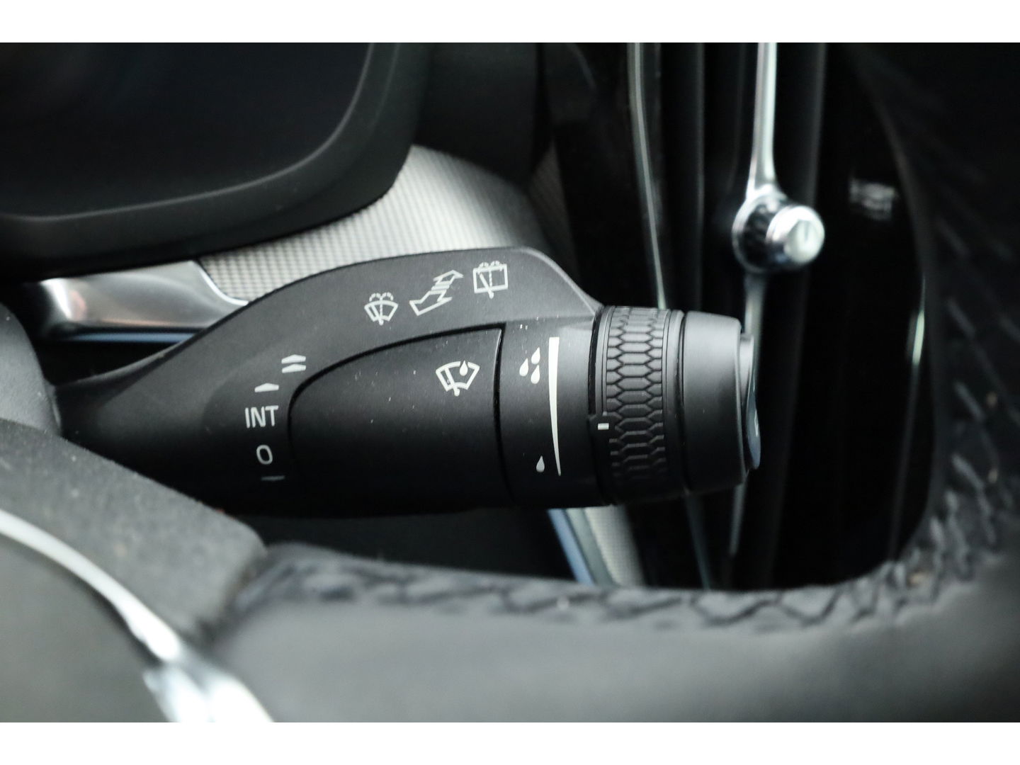 Volvo V60 2.0 T6 Plug-in hybrid AWD Plus Dark | Leer | Stoel + stuuverwarming | Camera |