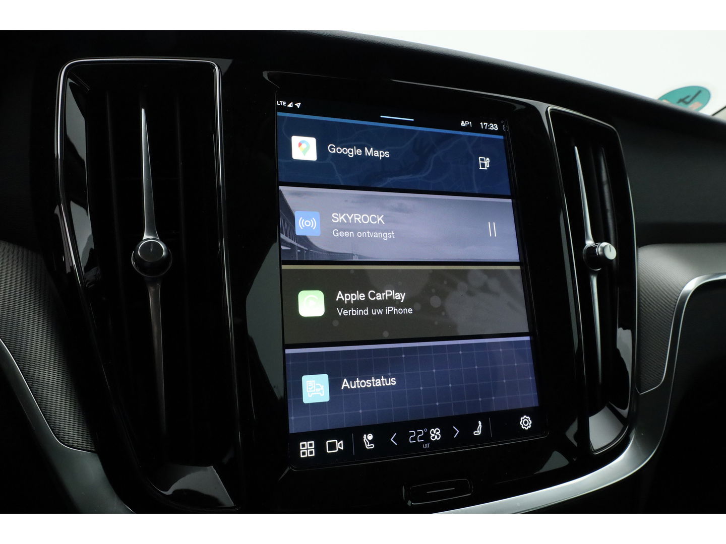 Volvo V60 2.0 T6 Plug-in hybrid AWD Plus Dark | Leer | Stoel + stuuverwarming | Camera |