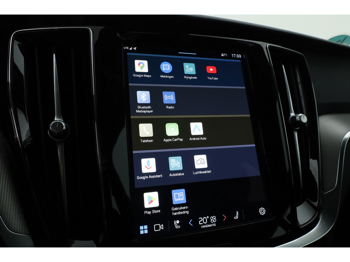 Volvo V60 2.0 T6 Plug-in hybrid AWD Plus Dark | Leer | Stoel + stuuverwarming | Camera |