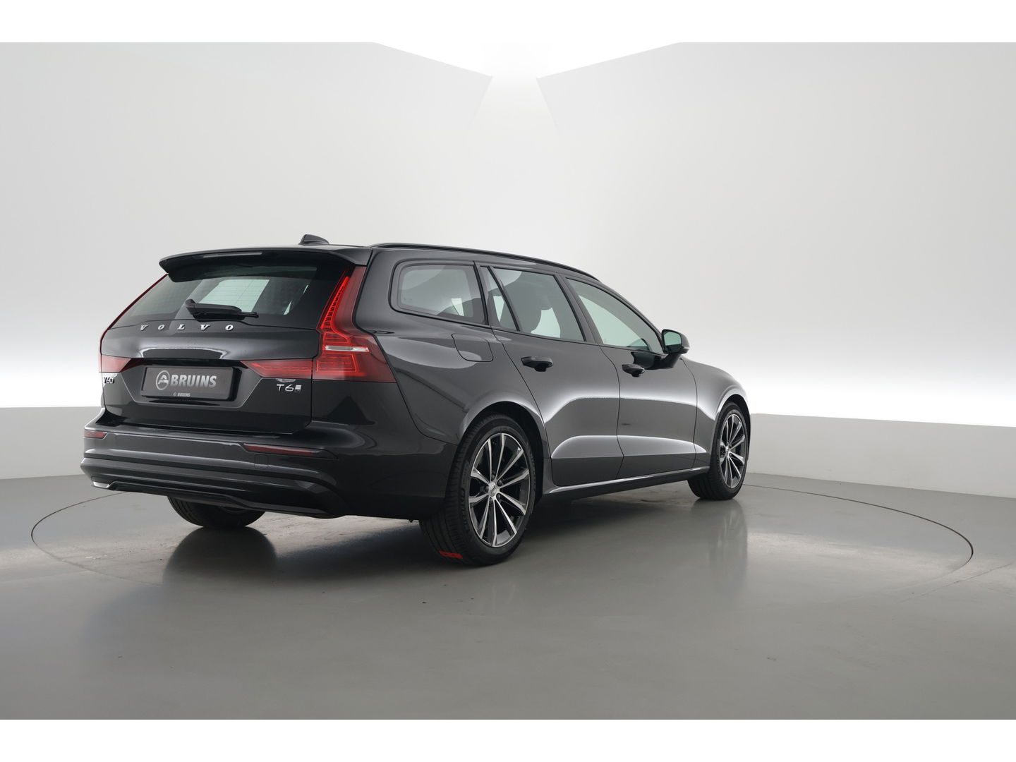 Volvo V60 2.0 T6 Plug-in hybrid AWD Plus Dark | Leer | Stoel + stuuverwarming | Camera |