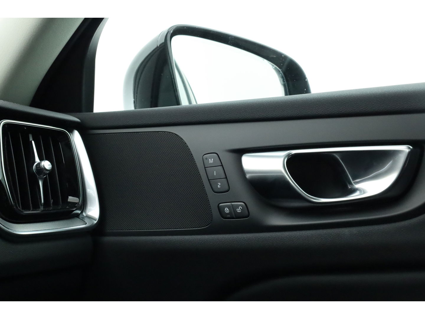 Volvo V60 2.0 T6 Plug-in hybrid AWD Plus Dark | Leer | Stoel + stuuverwarming | Camera |