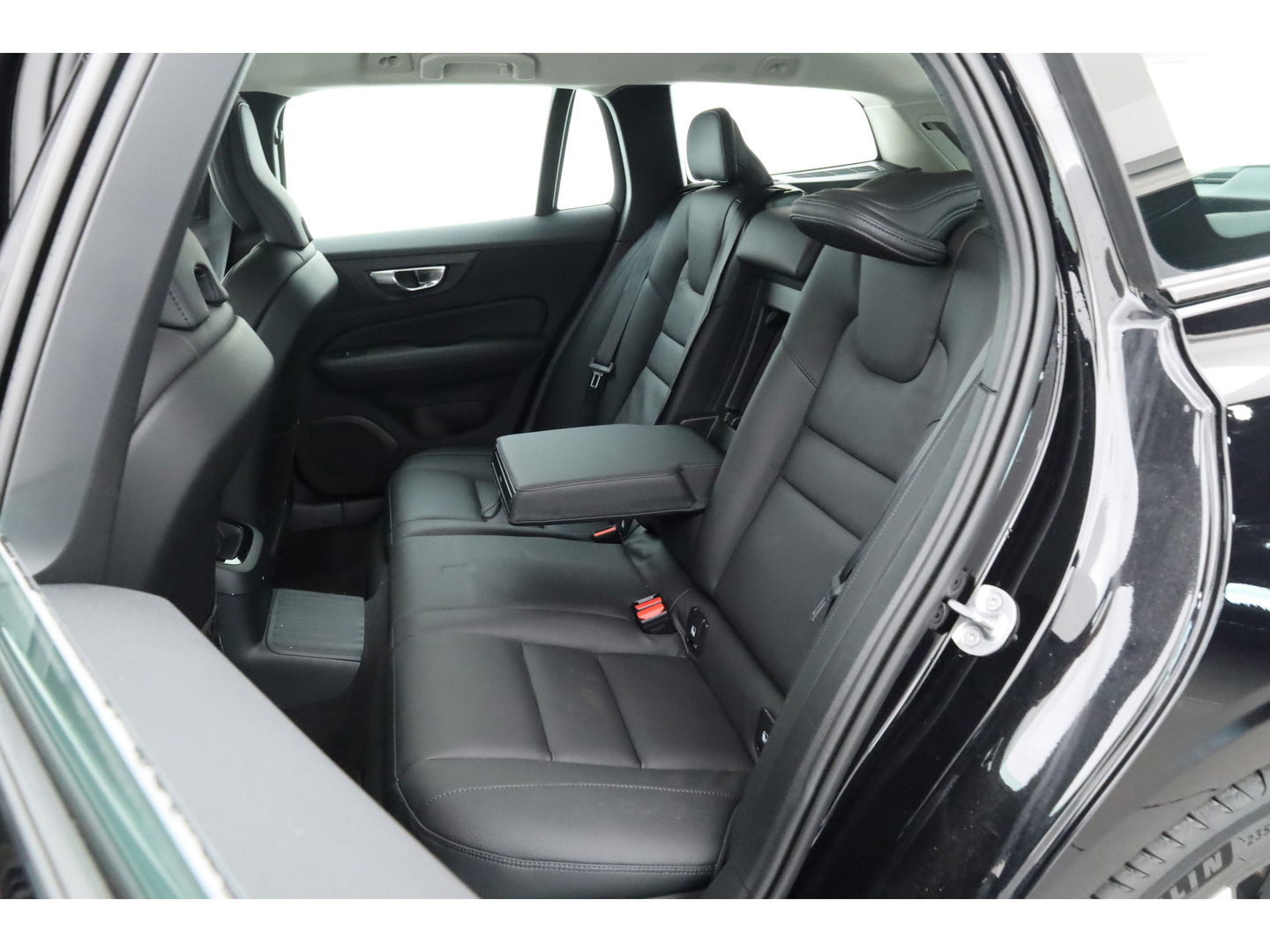 Volvo V60 2.0 T6 Plug-in hybrid AWD Plus Dark | Leer | Stoel + stuuverwarming | Camera |