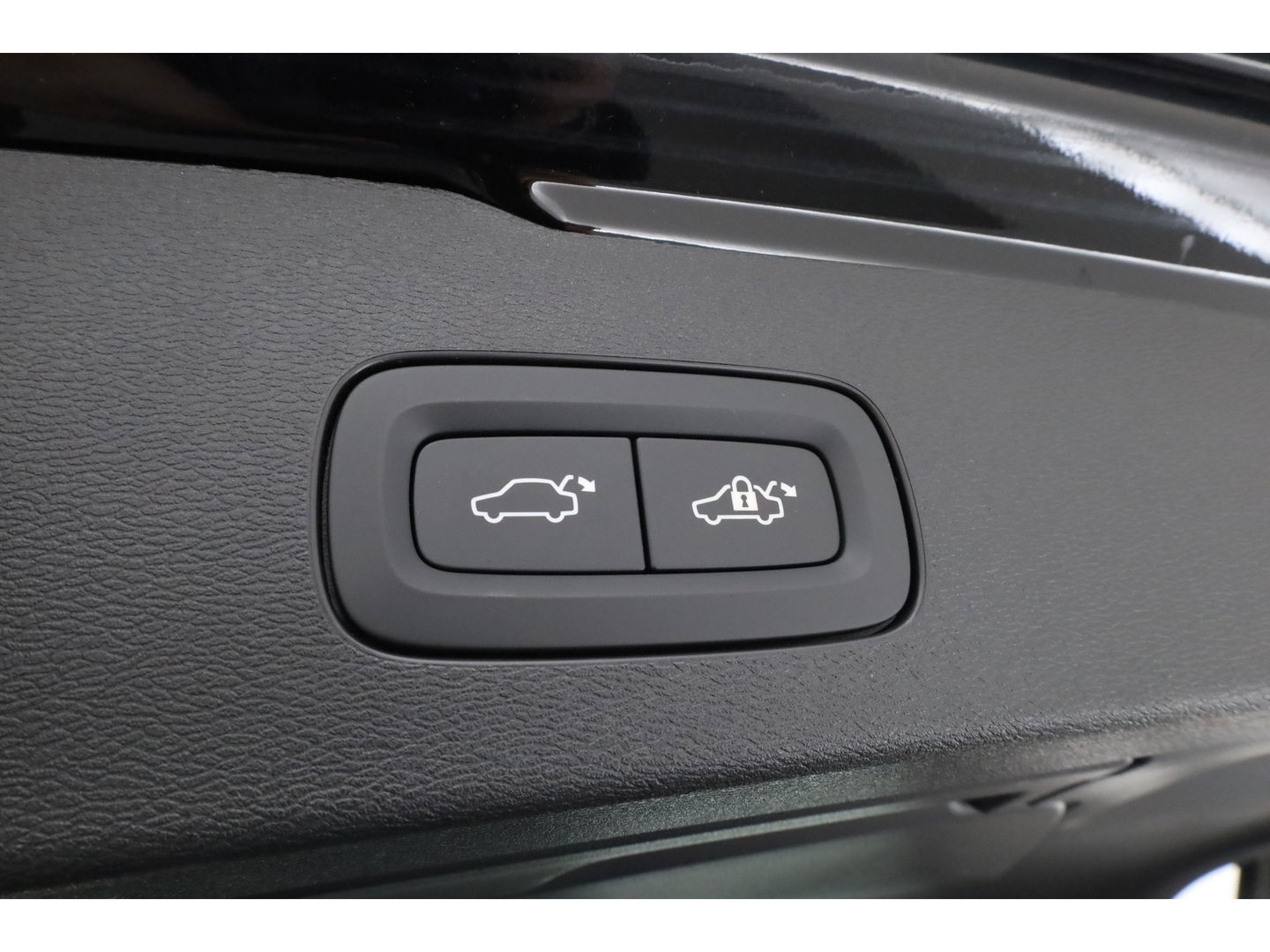 Volvo V60 2.0 T6 Plug-in hybrid AWD Plus Dark | Leer | Stoel + stuuverwarming | Camera |