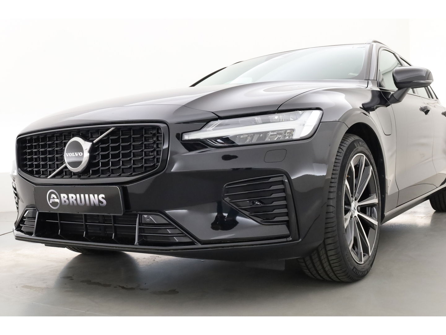 Volvo V60 2.0 T6 Plug-in hybrid AWD Plus Dark | Leer | Stoel + stuuverwarming | Camera |