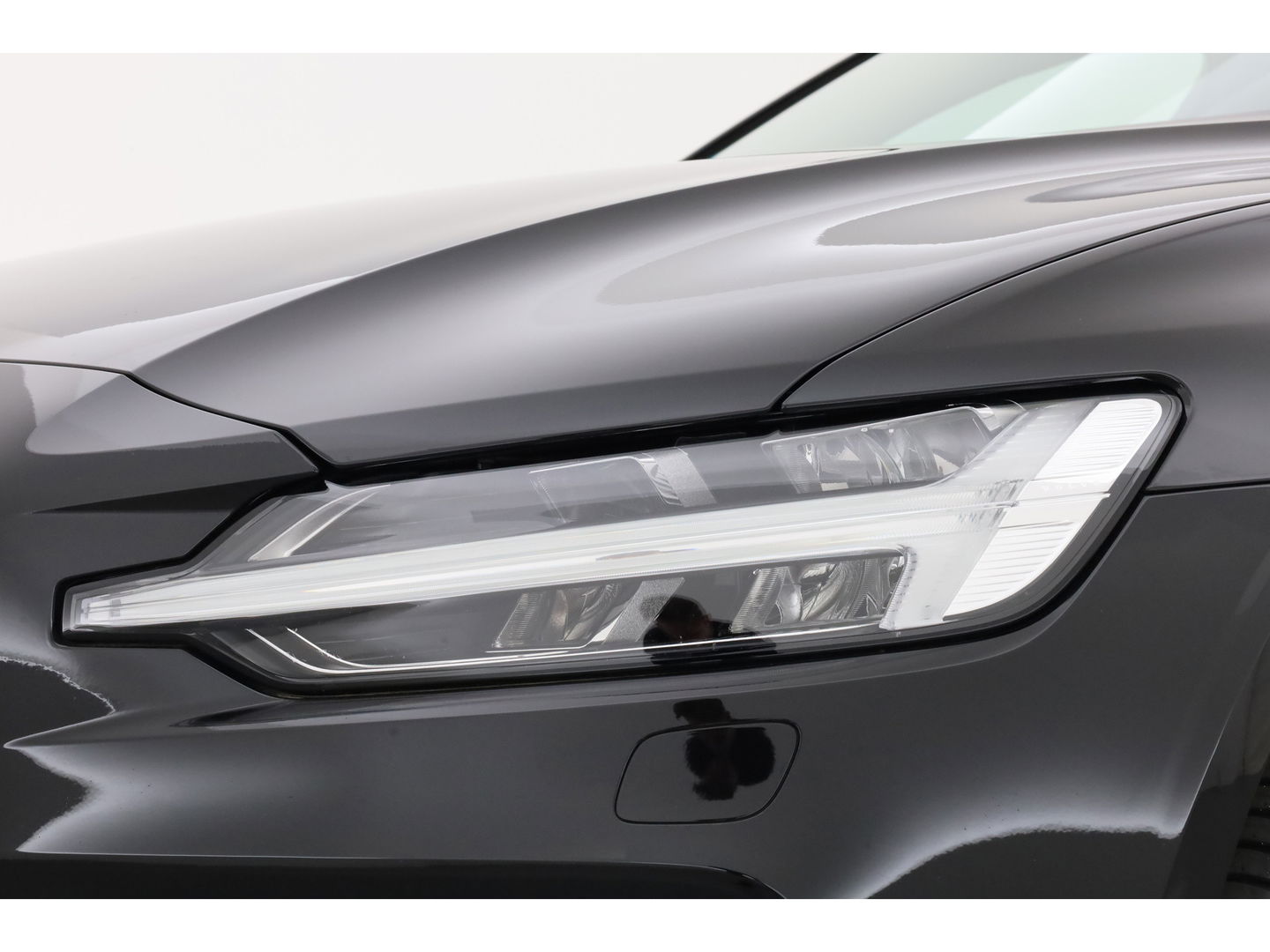 Volvo V60 2.0 T6 Plug-in hybrid AWD Plus Dark | Leer | Stoel + stuuverwarming | Camera |