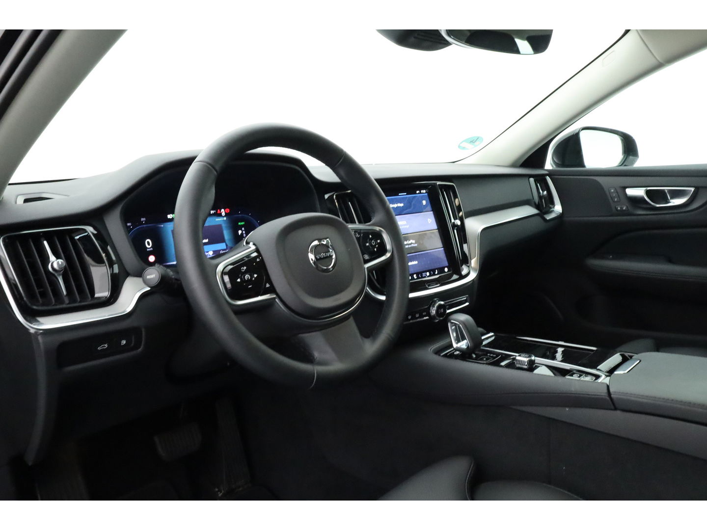 Volvo V60 2.0 T6 Plug-in hybrid AWD Plus Dark | Leer | Stoel + stuuverwarming | Camera |