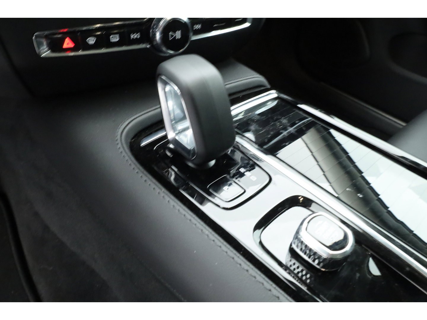 Volvo V60 2.0 T6 Plug-in hybrid AWD Plus Dark | Leer | Stoel + stuuverwarming | Camera |