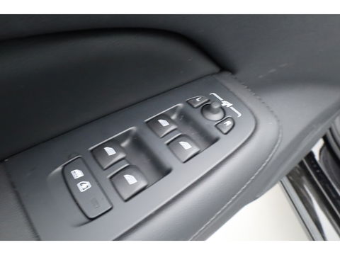 Volvo V60 2.0 T6 Plug-in hybrid AWD Plus Dark | Leer | Stoel + stuuverwarming | Camera |