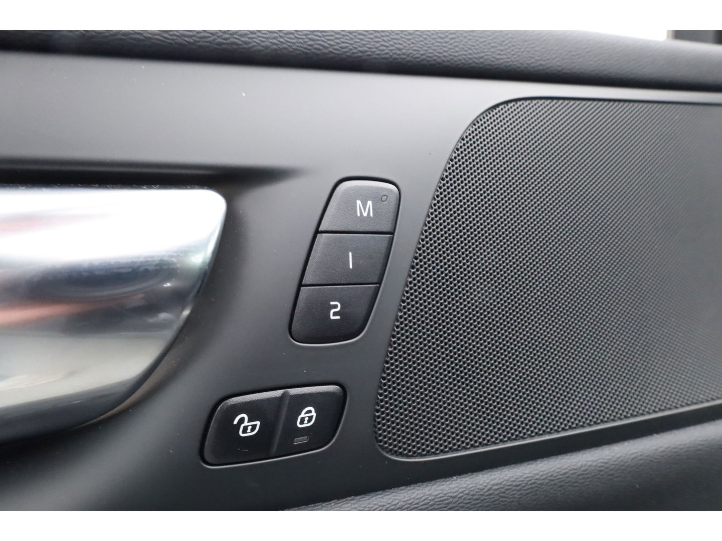 Volvo V60 2.0 T6 Plug-in hybrid AWD Plus Dark | Leer | Stoel + stuuverwarming | Camera |