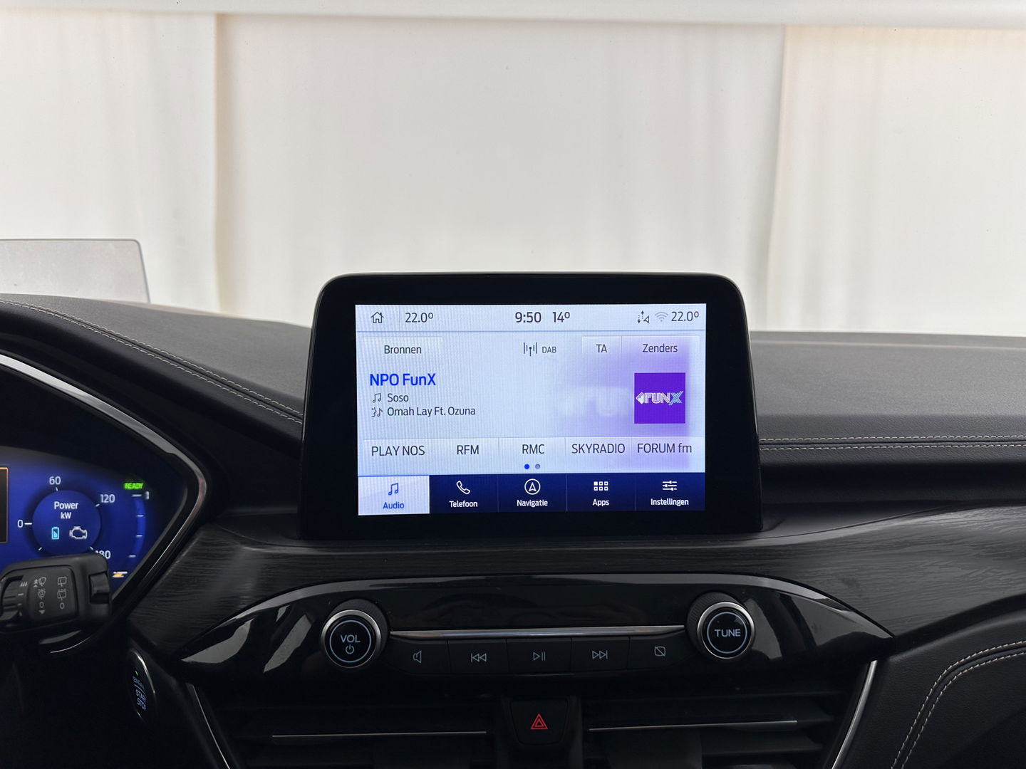 Ford Kuga 2.5 PHEV Vignale (Plug-In) (INCL-BTW) Aut. *HEAD-UP | LEATHER | DIGI-COCKPIT | FULL-LED | KEYLESS | DAB | CARPLAY | NAVI-FULLMAP | MEMORY-PACK | HEATED-COMFORTSEATS | PRIVACYGLASS | TOWBAR | 18''ALU*