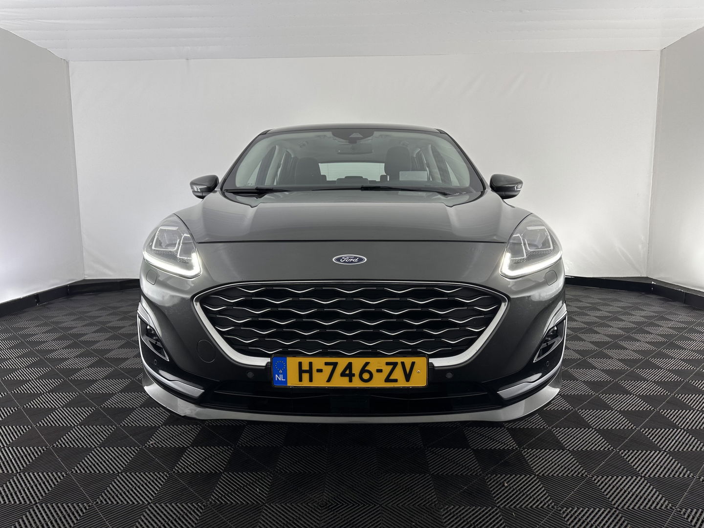 Ford Kuga 2.5 PHEV Vignale (Plug-In) (INCL-BTW) Aut. *HEAD-UP | LEATHER | DIGI-COCKPIT | FULL-LED | KEYLESS | DAB | CARPLAY | NAVI-FULLMAP | MEMORY-PACK | HEATED-COMFORTSEATS | PRIVACYGLASS | TOWBAR | 18''ALU*