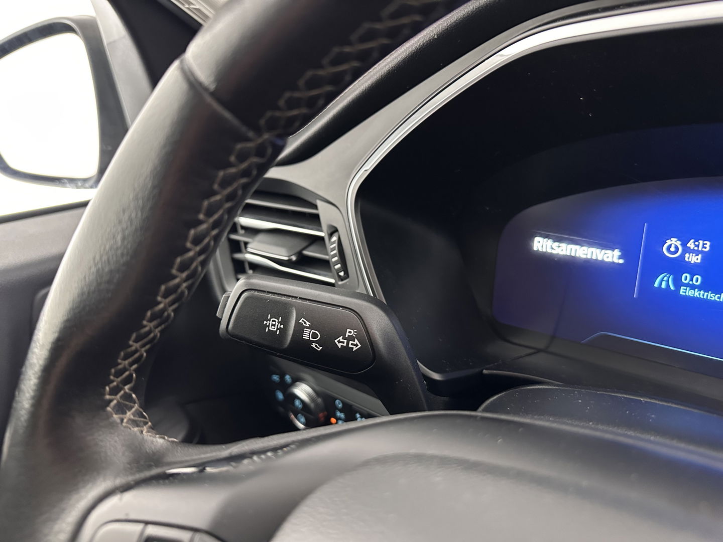 Ford Kuga 2.5 PHEV Vignale (Plug-In) (INCL-BTW) Aut. *HEAD-UP | LEATHER | DIGI-COCKPIT | FULL-LED | KEYLESS | DAB | CARPLAY | NAVI-FULLMAP | MEMORY-PACK | HEATED-COMFORTSEATS | PRIVACYGLASS | TOWBAR | 18''ALU*