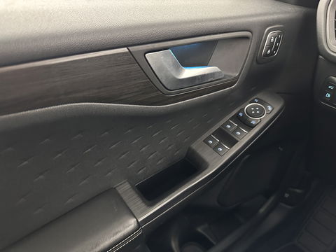 Ford Kuga 2.5 PHEV Vignale (Plug-In) (INCL-BTW) Aut. *HEAD-UP | LEATHER | DIGI-COCKPIT | FULL-LED | KEYLESS | DAB | CARPLAY | NAVI-FULLMAP | MEMORY-PACK | HEATED-COMFORTSEATS | PRIVACYGLASS | TOWBAR | 18''ALU*