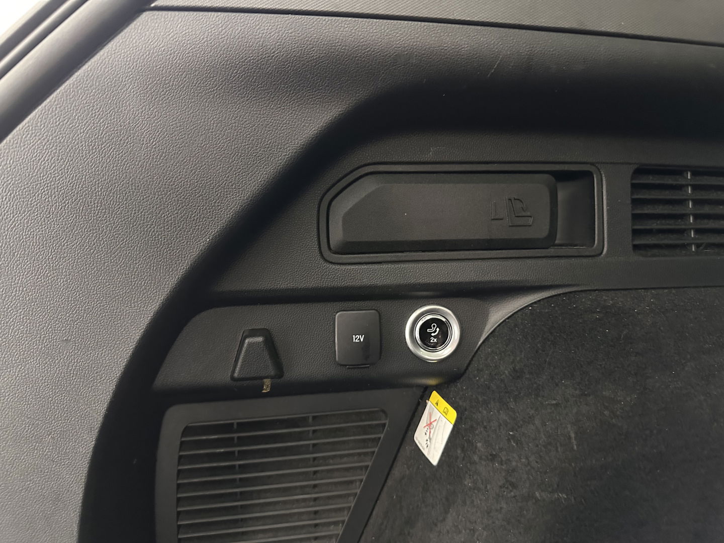 Ford Kuga 2.5 PHEV Vignale (Plug-In) (INCL-BTW) Aut. *HEAD-UP | LEATHER | DIGI-COCKPIT | FULL-LED | KEYLESS | DAB | CARPLAY | NAVI-FULLMAP | MEMORY-PACK | HEATED-COMFORTSEATS | PRIVACYGLASS | TOWBAR | 18''ALU*