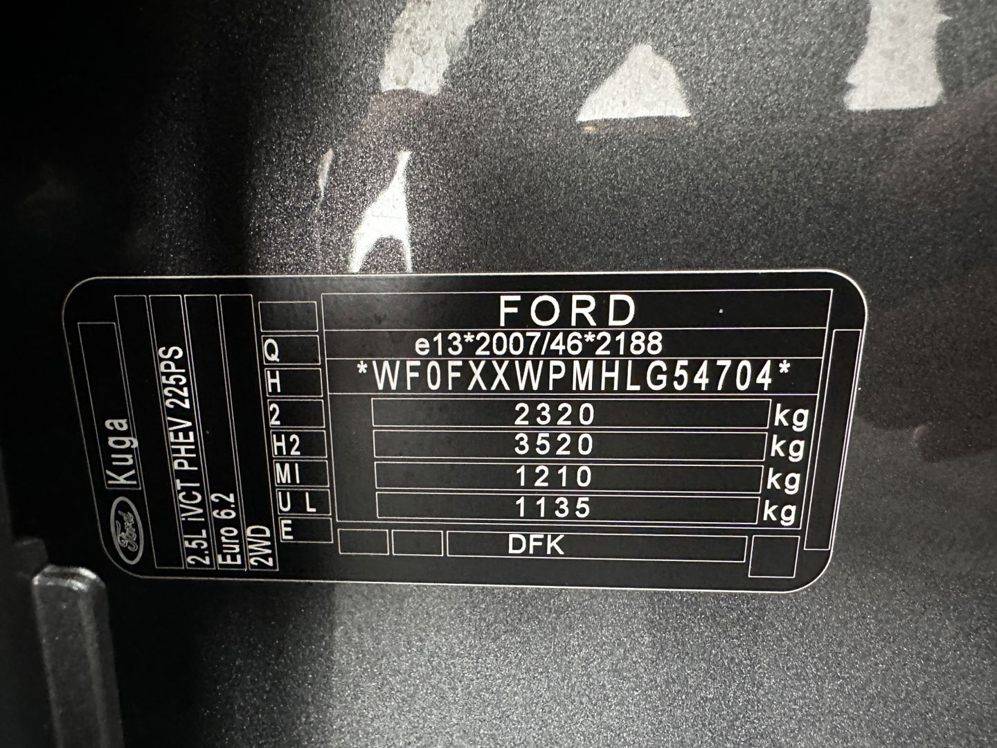 Ford Kuga 2.5 PHEV Vignale (Plug-In) (INCL-BTW) Aut. *HEAD-UP | LEATHER | DIGI-COCKPIT | FULL-LED | KEYLESS | DAB | CARPLAY | NAVI-FULLMAP | MEMORY-PACK | HEATED-COMFORTSEATS | PRIVACYGLASS | TOWBAR | 18''ALU*