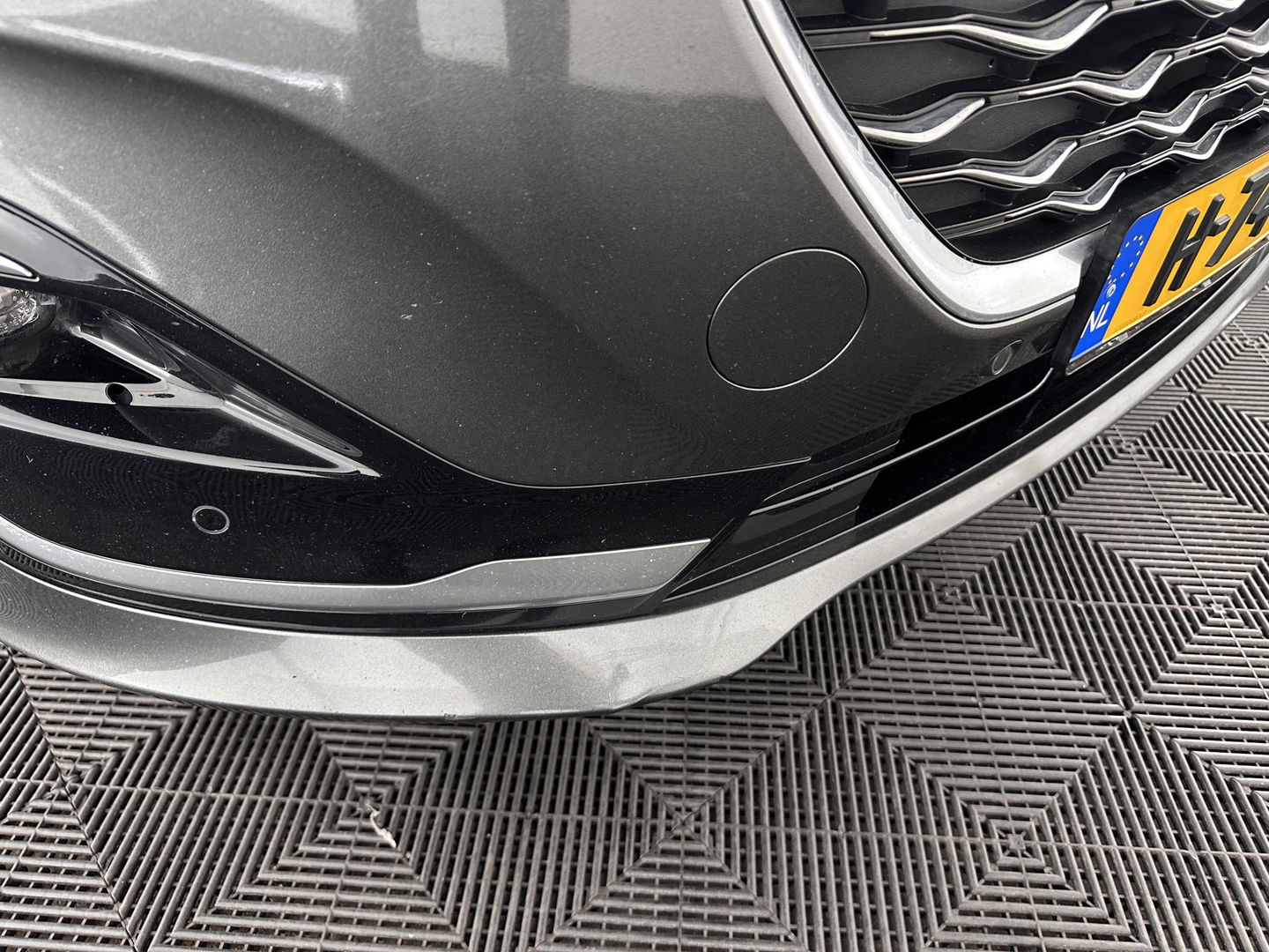 Ford Kuga 2.5 PHEV Vignale (Plug-In) (INCL-BTW) Aut. *HEAD-UP | LEATHER | DIGI-COCKPIT | FULL-LED | KEYLESS | DAB | CARPLAY | NAVI-FULLMAP | MEMORY-PACK | HEATED-COMFORTSEATS | PRIVACYGLASS | TOWBAR | 18''ALU*