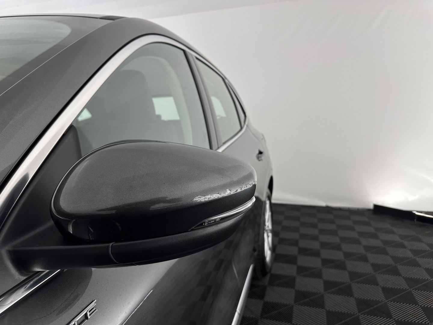 Ford Kuga 2.5 PHEV Vignale (Plug-In) (INCL-BTW) Aut. *HEAD-UP | LEATHER | DIGI-COCKPIT | FULL-LED | KEYLESS | DAB | CARPLAY | NAVI-FULLMAP | MEMORY-PACK | HEATED-COMFORTSEATS | PRIVACYGLASS | TOWBAR | 18''ALU*