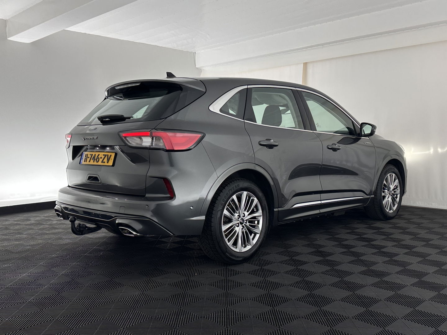 Ford Kuga 2.5 PHEV Vignale (Plug-In) (INCL-BTW) Aut. *HEAD-UP | LEATHER | DIGI-COCKPIT | FULL-LED | KEYLESS | DAB | CARPLAY | NAVI-FULLMAP | MEMORY-PACK | HEATED-COMFORTSEATS | PRIVACYGLASS | TOWBAR | 18''ALU*