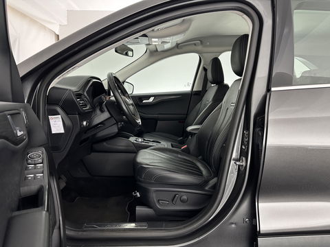 Ford Kuga 2.5 PHEV Vignale (Plug-In) (INCL-BTW) Aut. *HEAD-UP | LEATHER | DIGI-COCKPIT | FULL-LED | KEYLESS | DAB | CARPLAY | NAVI-FULLMAP | MEMORY-PACK | HEATED-COMFORTSEATS | PRIVACYGLASS | TOWBAR | 18''ALU*