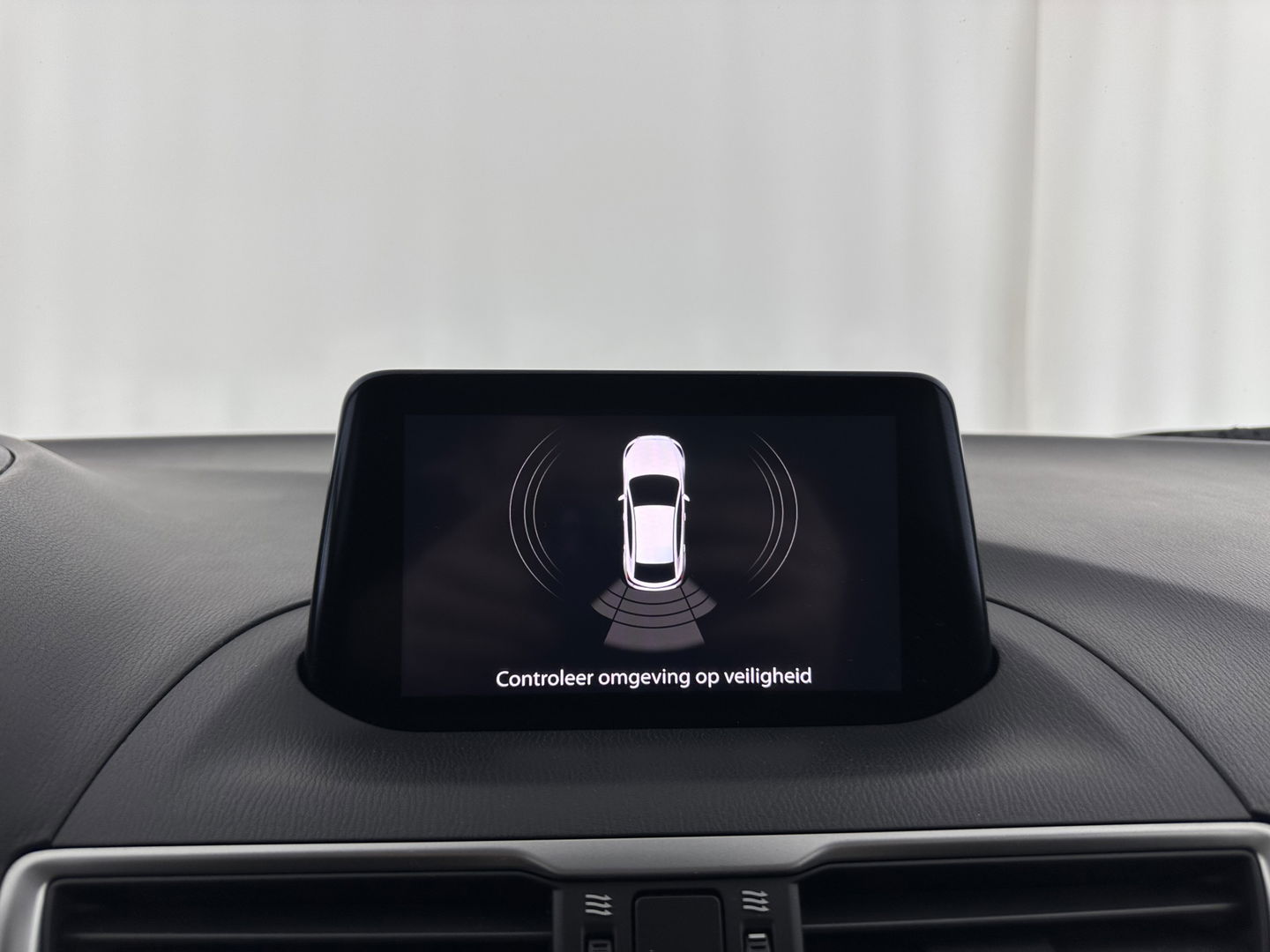 Mazda 3 2.2 SkyActiv-D 150 SkyLease *HEATED-COMFORTSEATS | NAVI-FULLMAP | DAB+ | PRIVACYGLASS | ECC | PDC | CRUISE | 18''ALU*