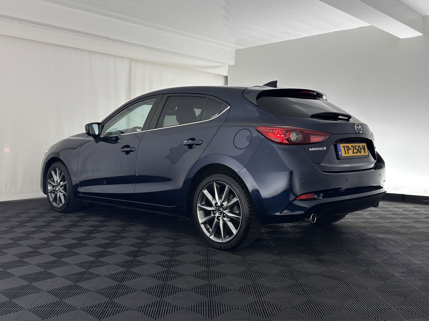 Mazda 3 2.2 SkyActiv-D 150 SkyLease *HEATED-COMFORTSEATS | NAVI-FULLMAP | DAB+ | PRIVACYGLASS | ECC | PDC | CRUISE | 18''ALU*