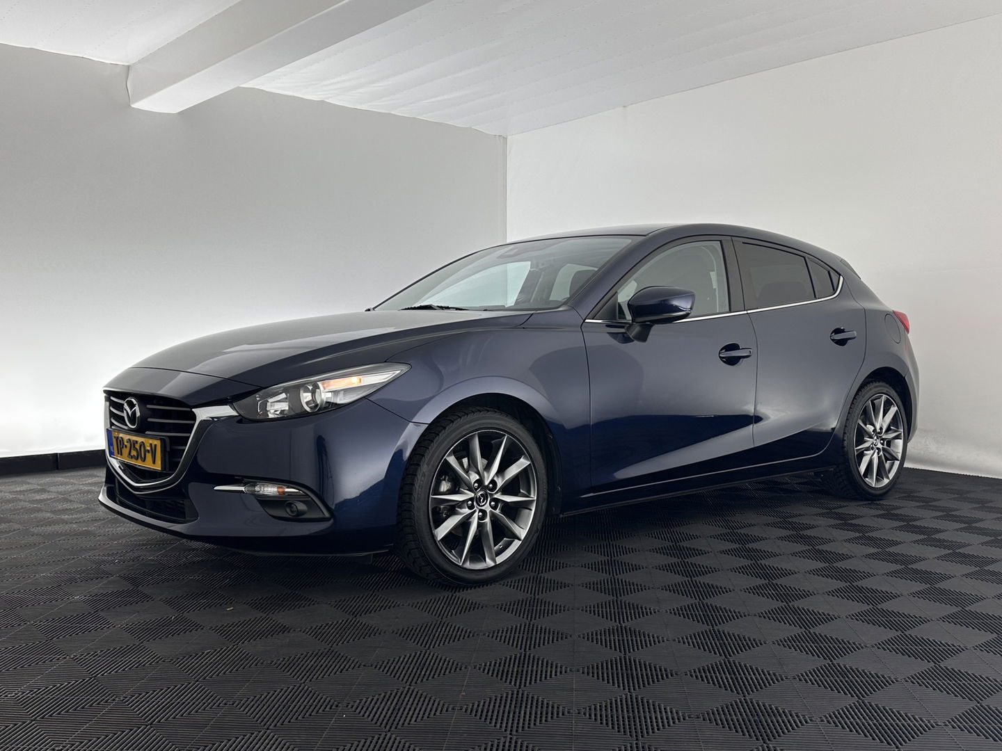 Mazda 3 2.2 SkyActiv-D 150 SkyLease *HEATED-COMFORTSEATS | NAVI-FULLMAP | DAB+ | PRIVACYGLASS | ECC | PDC | CRUISE | 18''ALU*