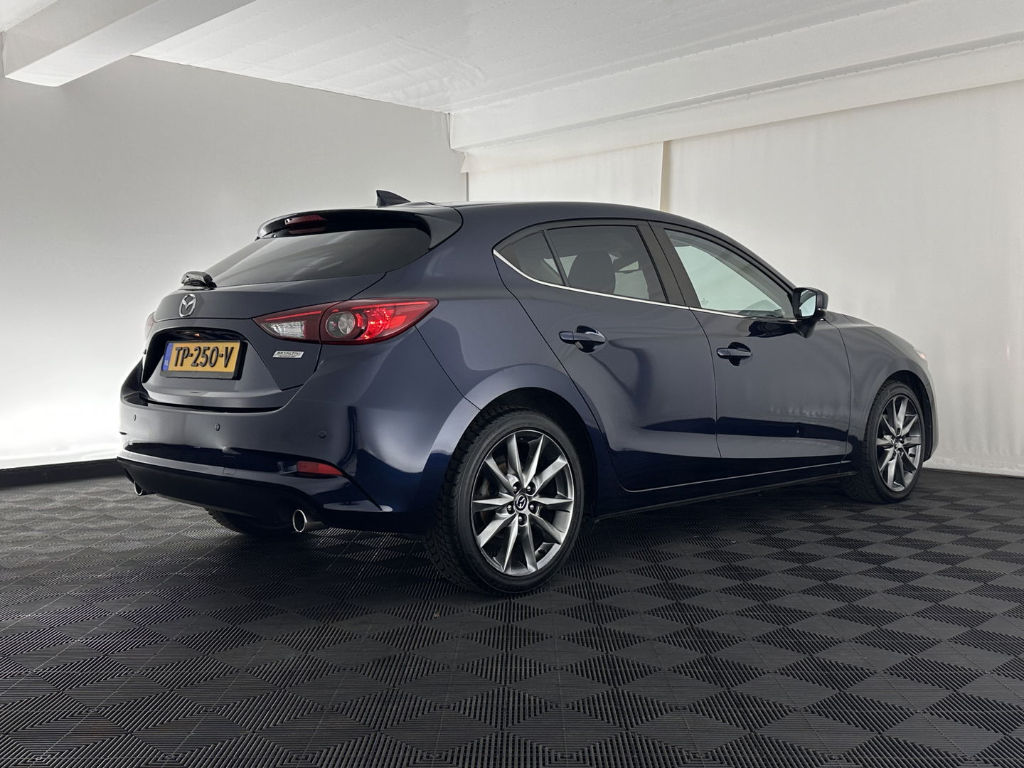 Mazda 3 2.2 SkyActiv-D 150 SkyLease *HEATED-COMFORTSEATS | NAVI-FULLMAP | DAB+ | PRIVACYGLASS | ECC | PDC | CRUISE | 18''ALU*