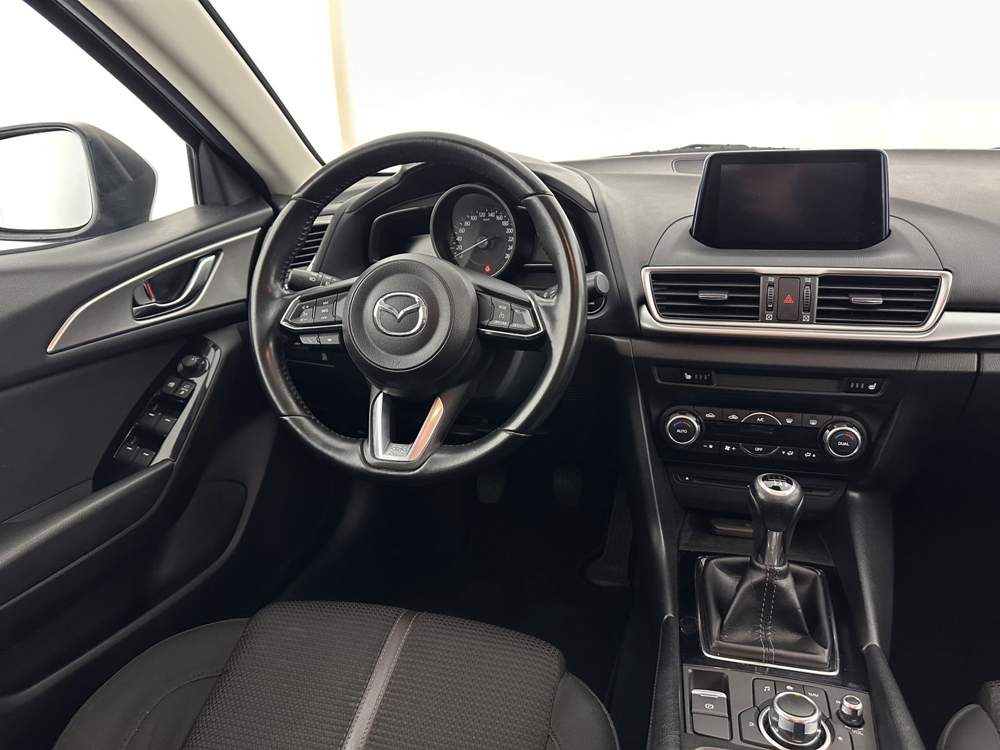 Mazda 3 2.2 SkyActiv-D 150 SkyLease *HEATED-COMFORTSEATS | NAVI-FULLMAP | DAB+ | PRIVACYGLASS | ECC | PDC | CRUISE | 18''ALU*