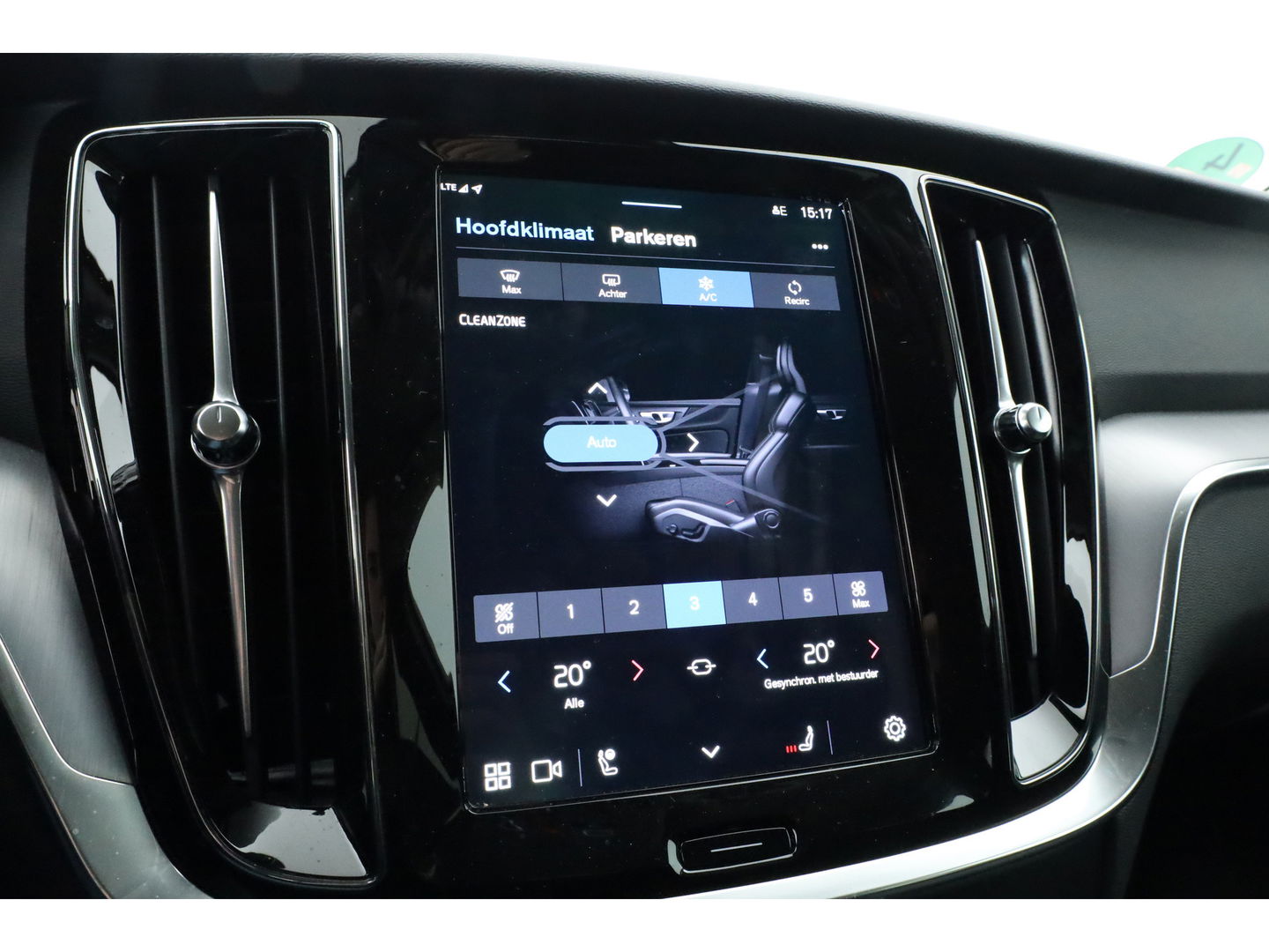 Volvo V60 2.0 T6 Plug-in hybrid AWD Core Bright H&K Audio | ACC | Blis | 360 camera | Stoel + stuurverw. | Lighting Pack |