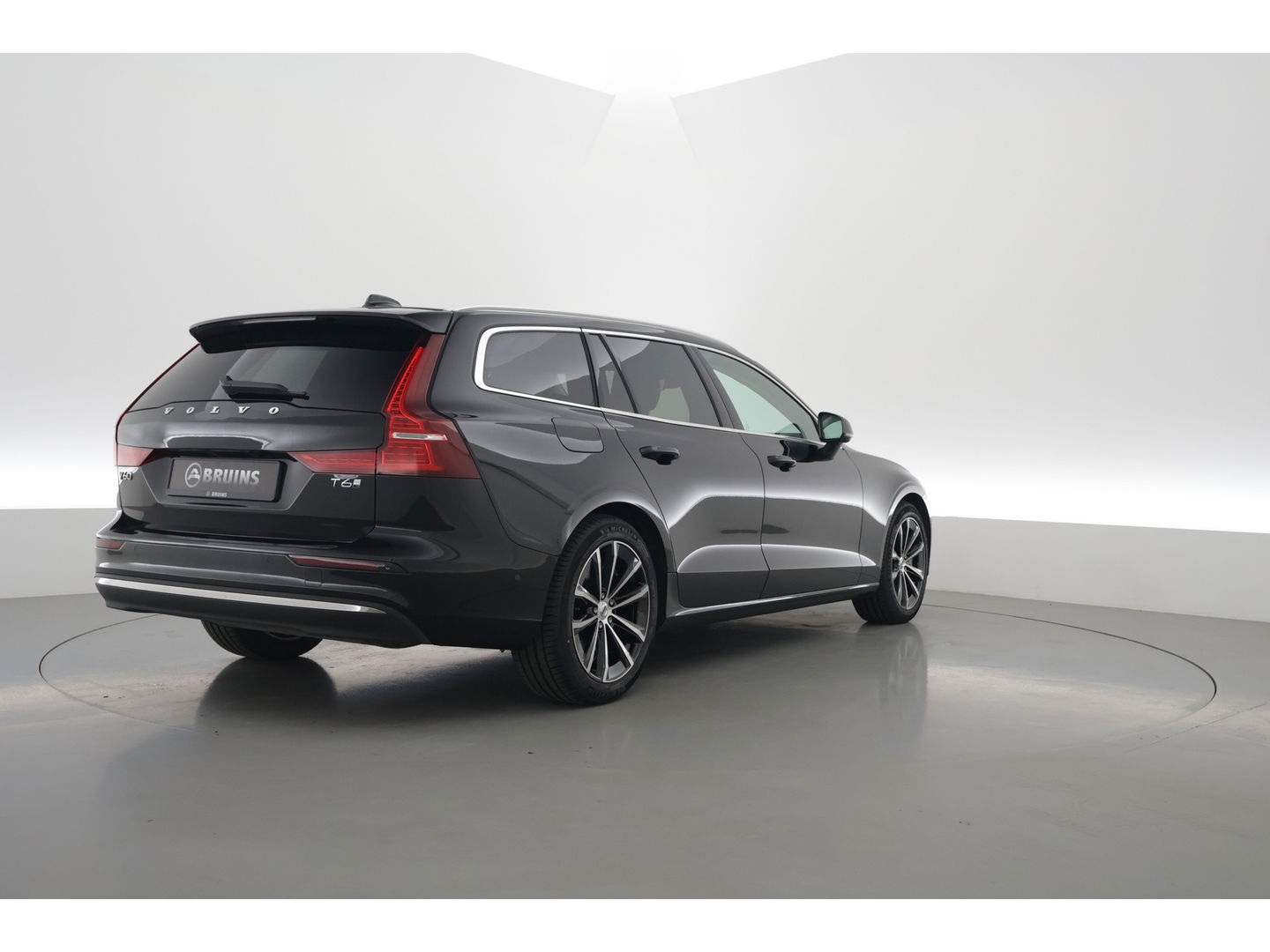 Volvo V60 2.0 T6 Plug-in hybrid AWD Core Bright H&K Audio | ACC | Blis | 360 camera | Stoel + stuurverw. | Lighting Pack |