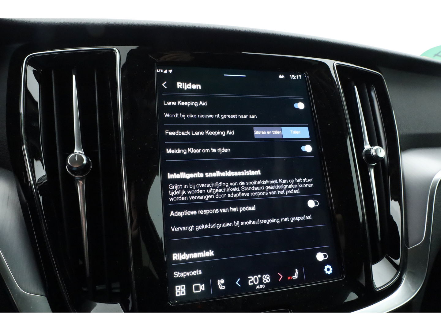 Volvo V60 2.0 T6 Plug-in hybrid AWD Core Bright H&K Audio | ACC | Blis | 360 camera | Stoel + stuurverw. | Lighting Pack |