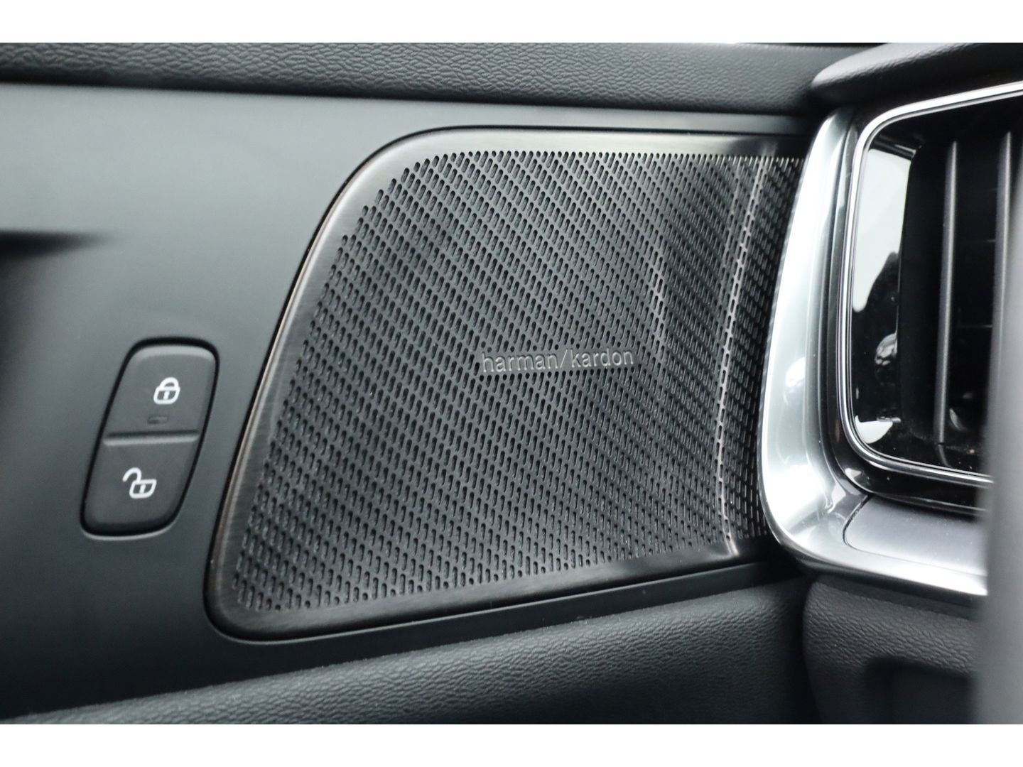 Volvo V60 2.0 T6 Plug-in hybrid AWD Core Bright H&K Audio | ACC | Blis | 360 camera | Stoel + stuurverw. | Lighting Pack |