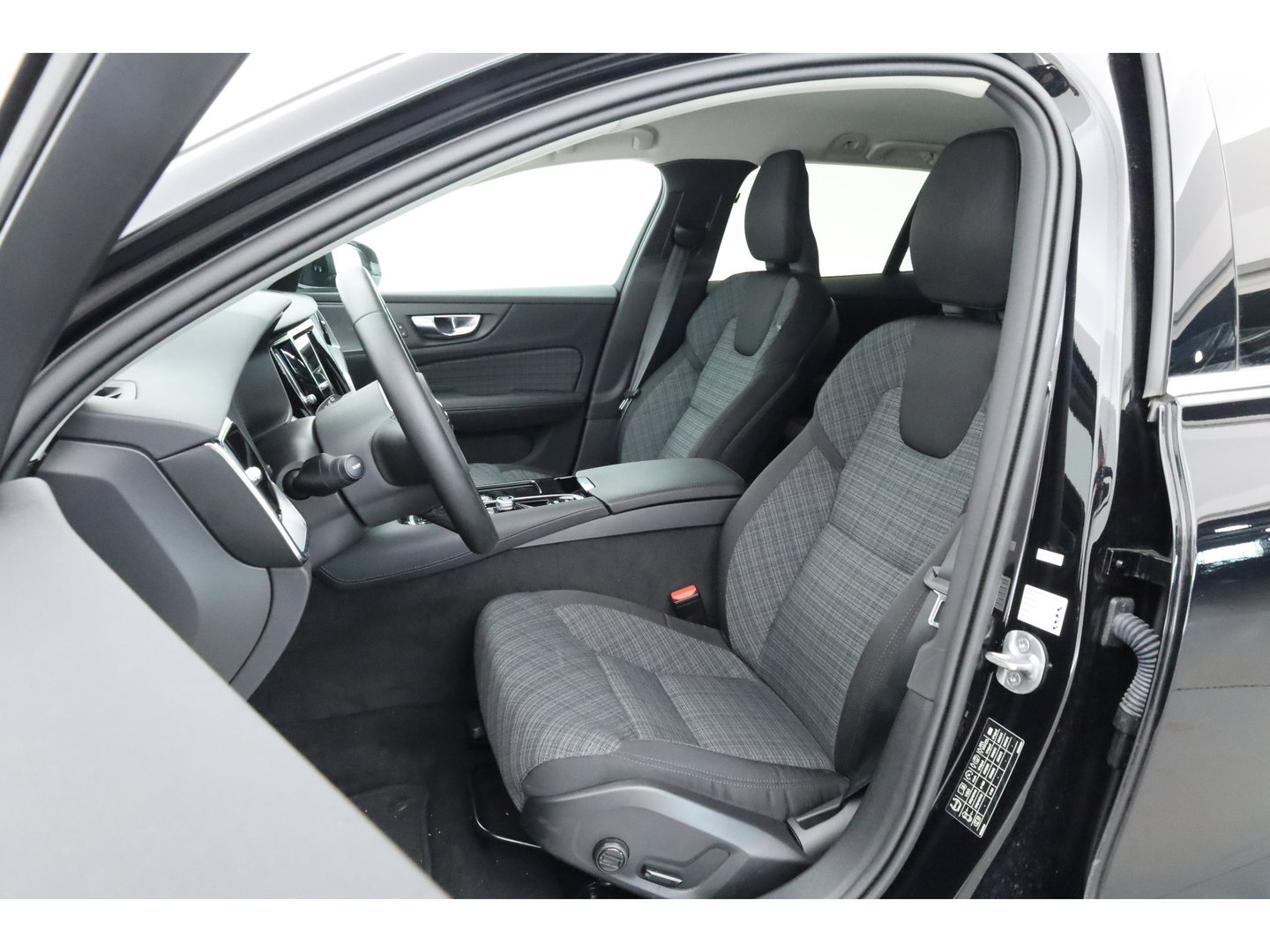 Volvo V60 2.0 T6 Plug-in hybrid AWD Core Bright H&K Audio | ACC | Blis | 360 camera | Stoel + stuurverw. | Lighting Pack |