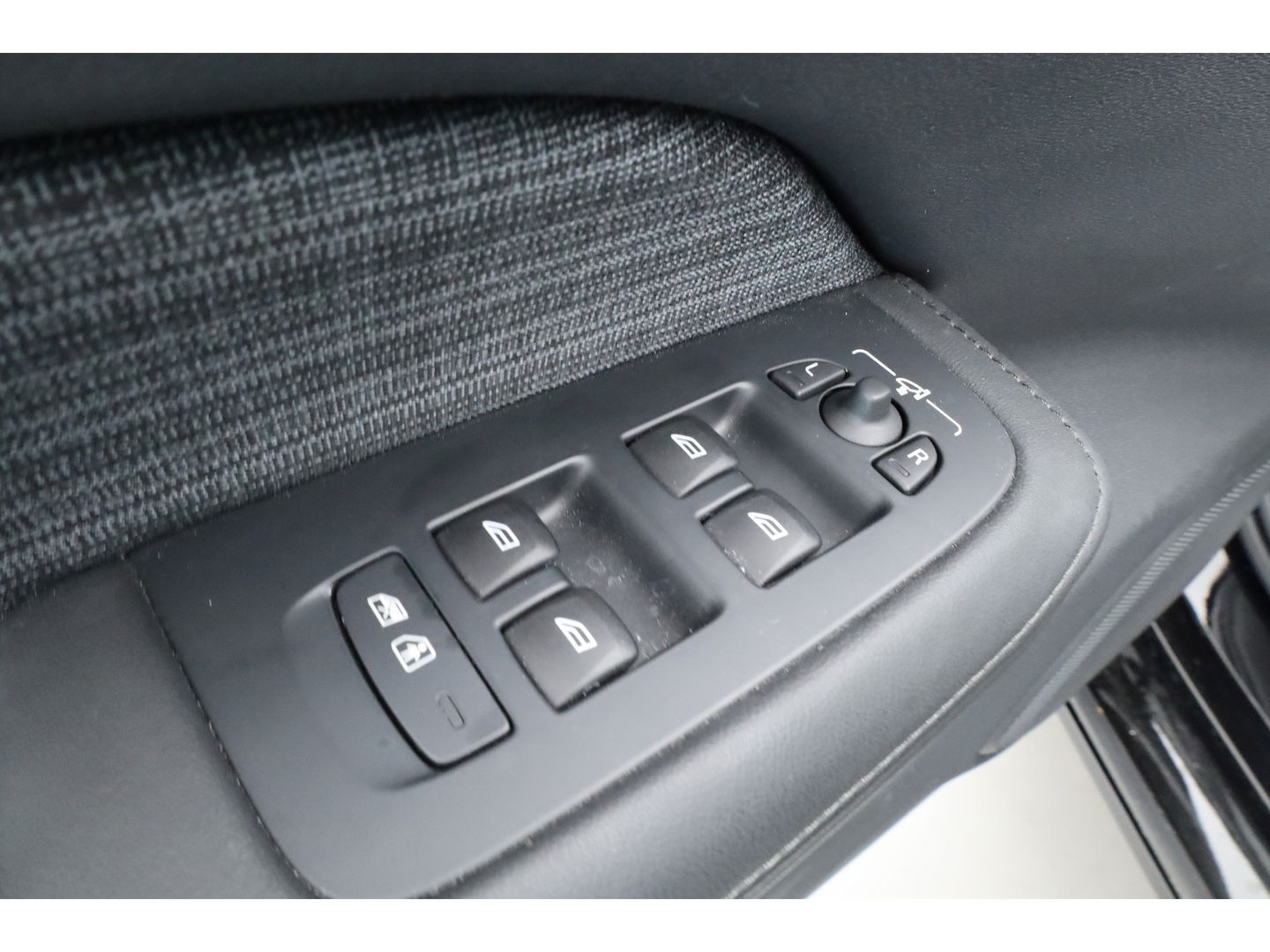 Volvo V60 2.0 T6 Plug-in hybrid AWD Core Bright H&K Audio | ACC | Blis | 360 camera | Stoel + stuurverw. | Lighting Pack |