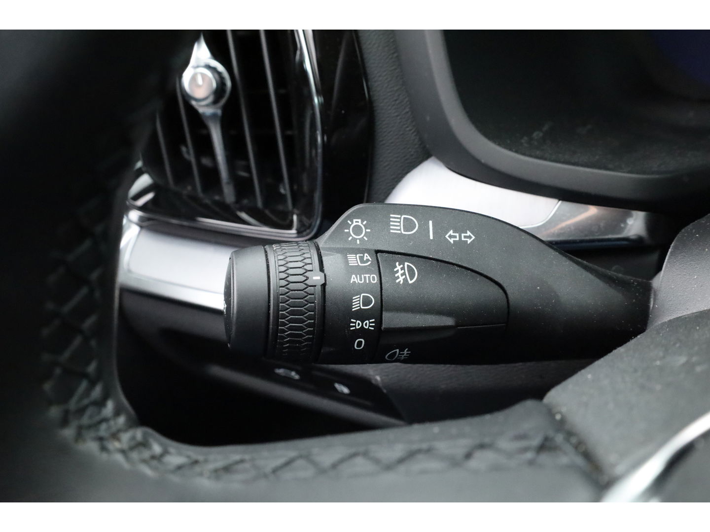 Volvo V60 2.0 T6 Plug-in hybrid AWD Core Bright H&K Audio | ACC | Blis | 360 camera | Stoel + stuurverw. | Lighting Pack |