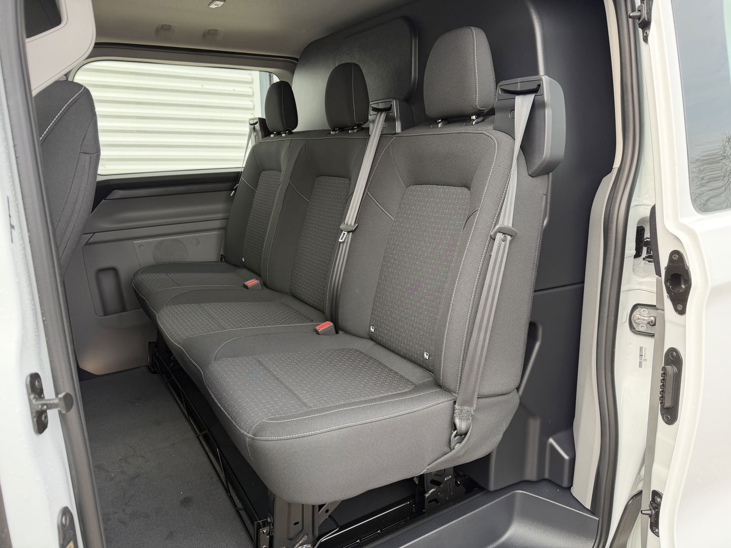 Ford Transit Custom 320 2.0 TDCI L2H1 Trend originele Ford DC 5 persoons / vaste prijs rijklaar € 40.950 ex btw / lease vanaf € 668 / dubbel schuifdeur / isofix / euro 6 diesel / NIEUW bpm vrij / vol opties !